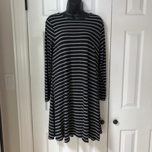 OLD NAVY Stretch Striped Long Sleeved Dress - Picture 4 of 5